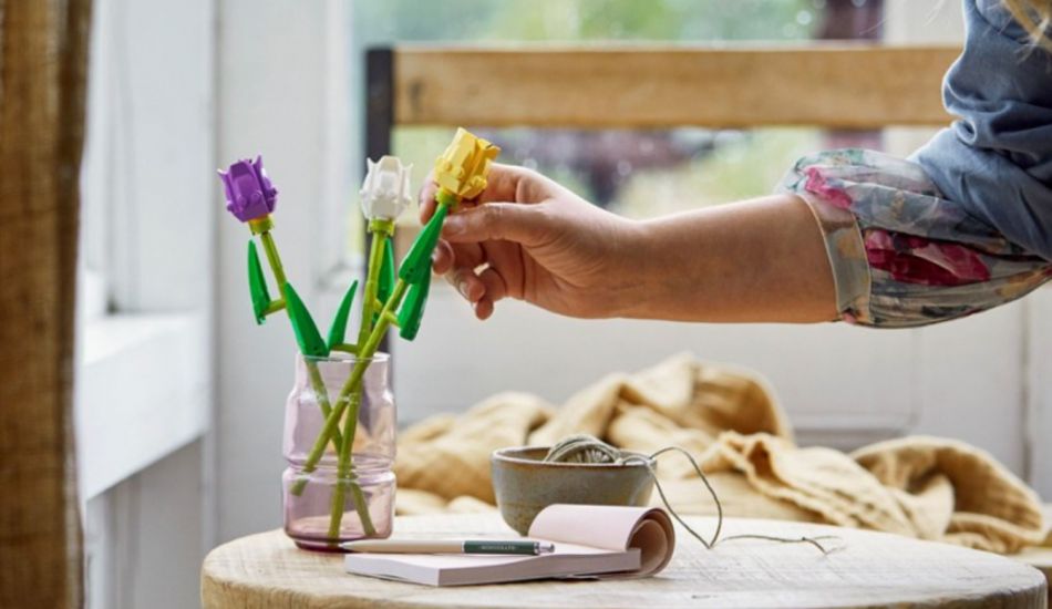 LEGO nos quiere llenar de rosas y tulipanes la casa