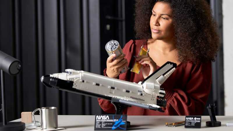 Descubrimos el nuevo LEGO NASA Space Shuttle Discovery (10283)