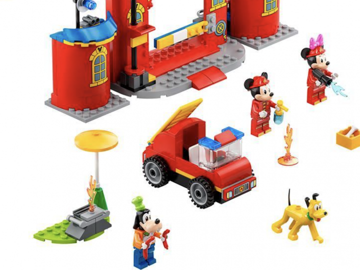 Pluto se estrena en LEGO Disney y vuelve un económico Goofy