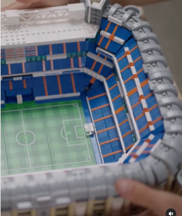 LEGO Santiago Bernabéu 10299