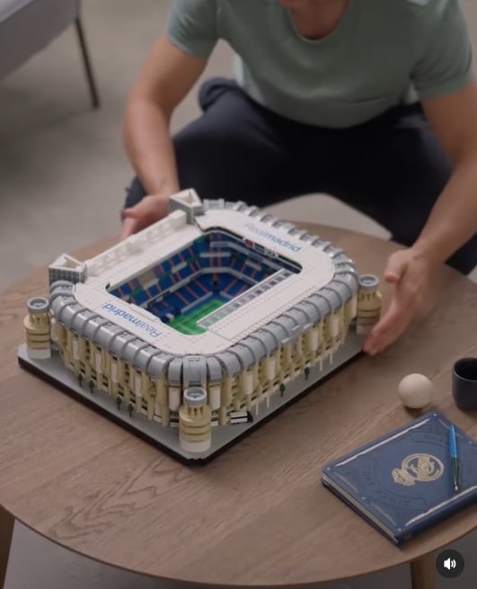 LEGO Santiago Bernabéu 10299