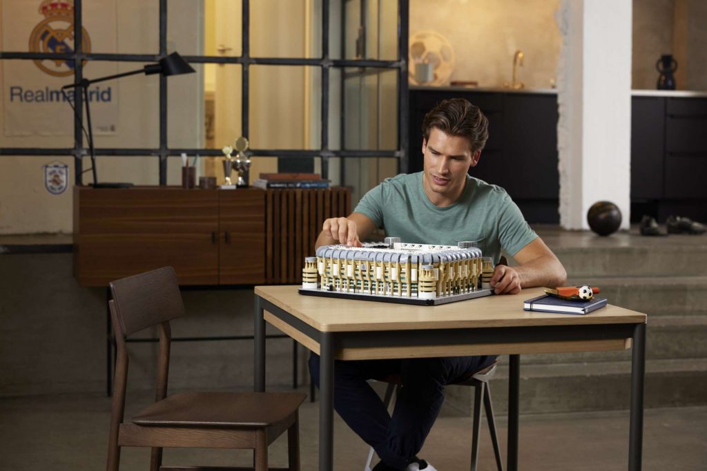 LEGO Santiago Bernabéu 10299