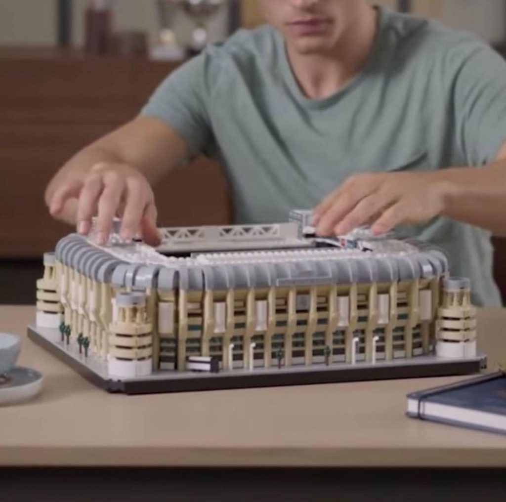 LEGO Santiago Bernabéu 10299