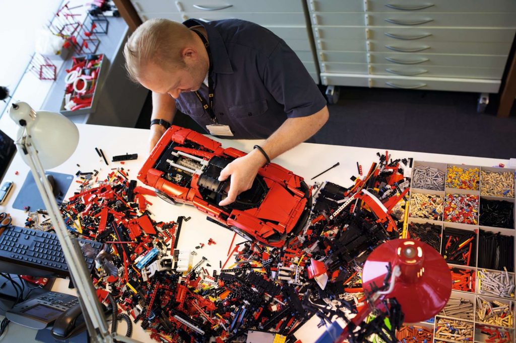 LEGO Ferrari Daytona SP3 42143