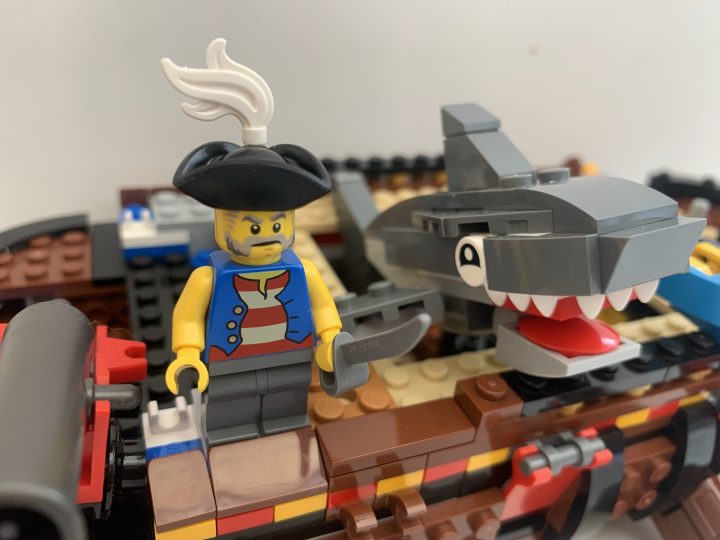 Brickmontamos… LEGO Creator Barco Pirata (31109)