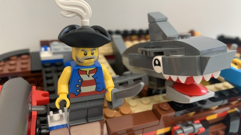 Brickmontamos… LEGO Creator Barco Pirata (31109)