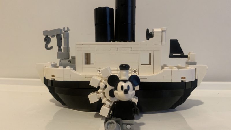 Brickmontamos…LEGO Disney Mini Botero Willie 40659